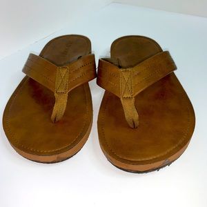 OldNavy Brown faux leather flip flops sz. 6-7
